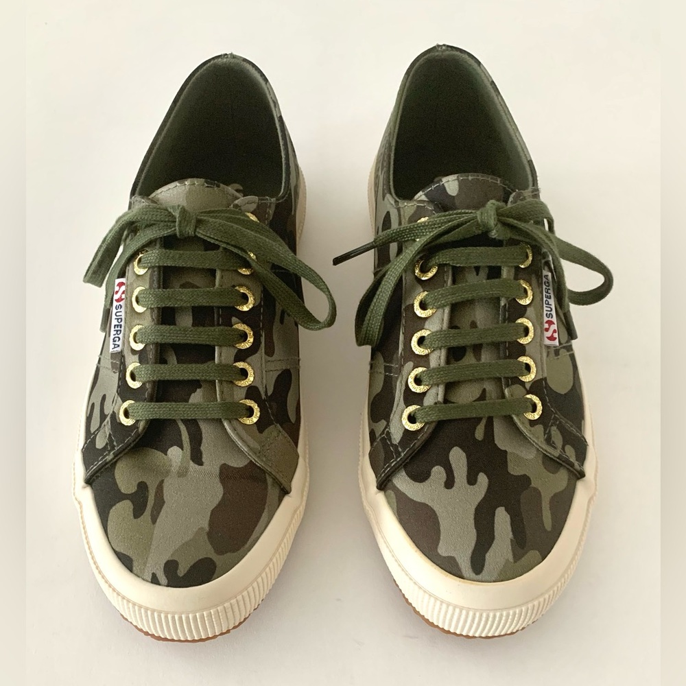 Superga’s 2750 Cotu Classic lace up trainer in satin-finish camouflage, NWOT